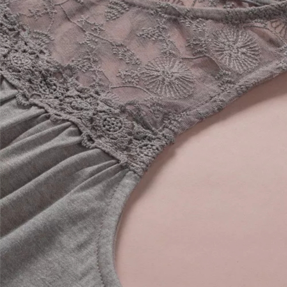 🔥New boutique Gray lace embroidery tank - Picture 5 of 11
